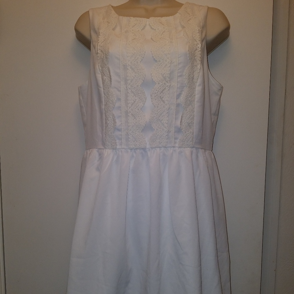 WHITE LACE SUMMER DRESS